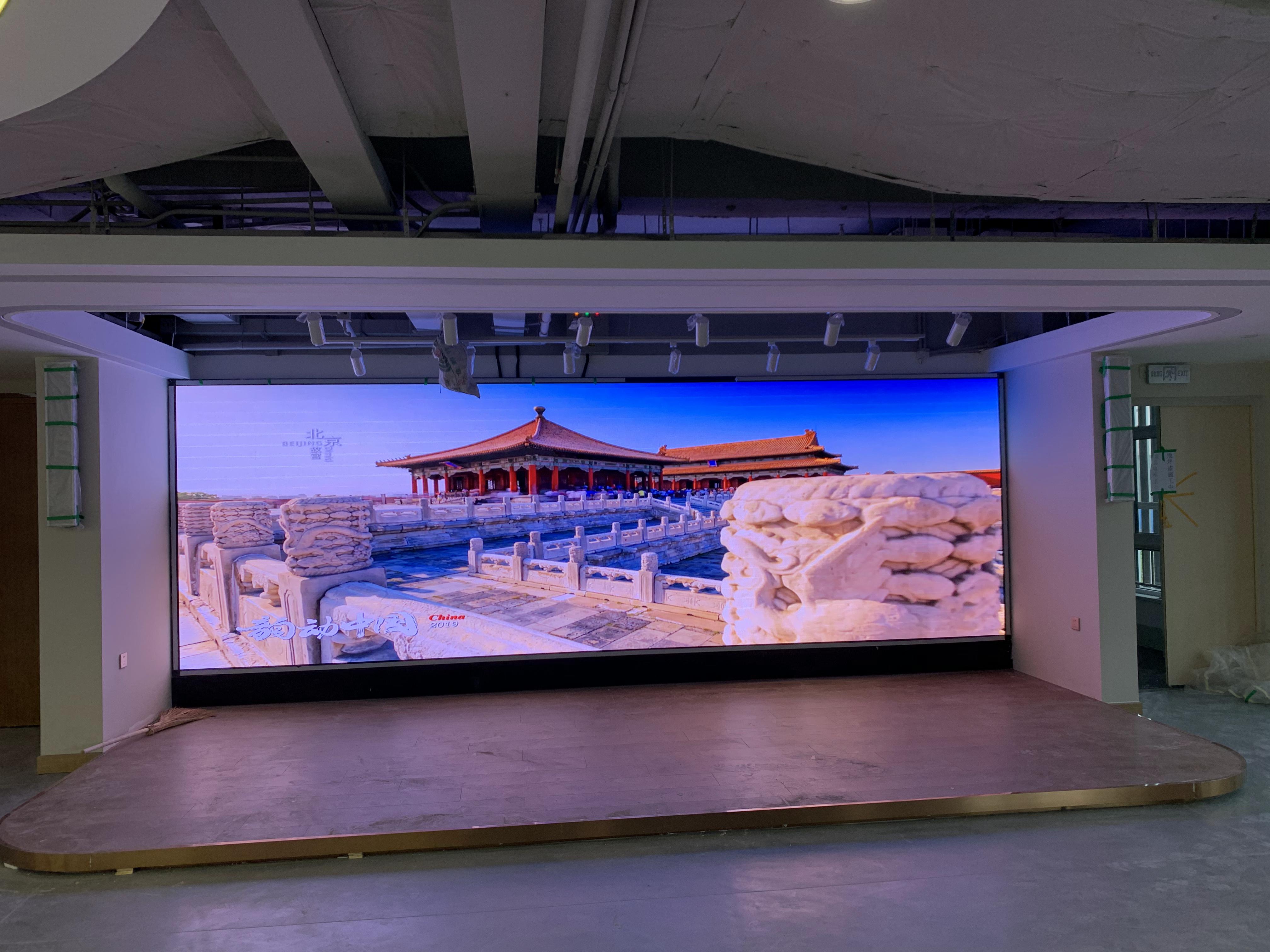 不同類型的LED芯片（如國產(chǎn)、進口）對顯示屏的壽命和穩(wěn)定性有哪些影響？